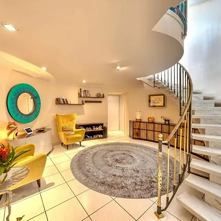 Exquisite Luxury In Saint Legier By Guestlee بلوناي